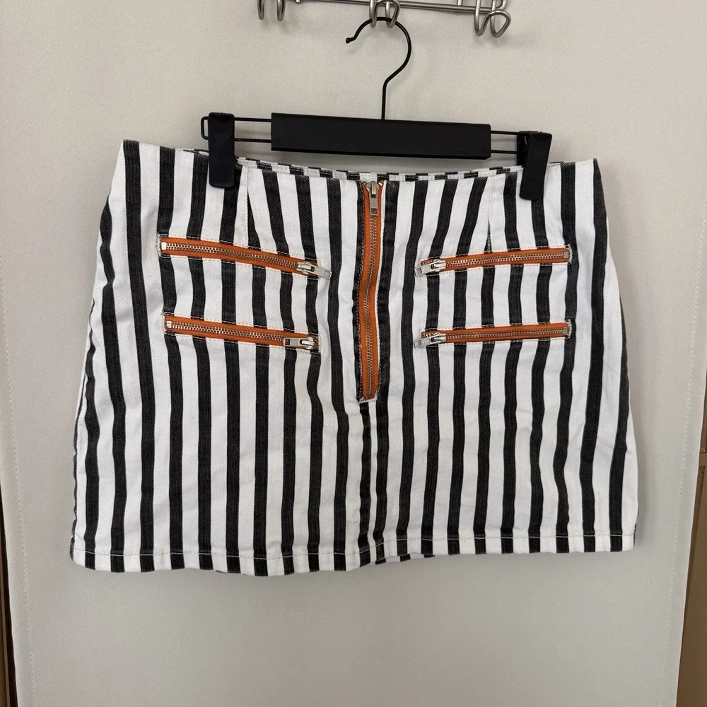 Urban Outfitters Womens Large Black White Stripe Zippers Mini Skirt‎ Y2K Vibe